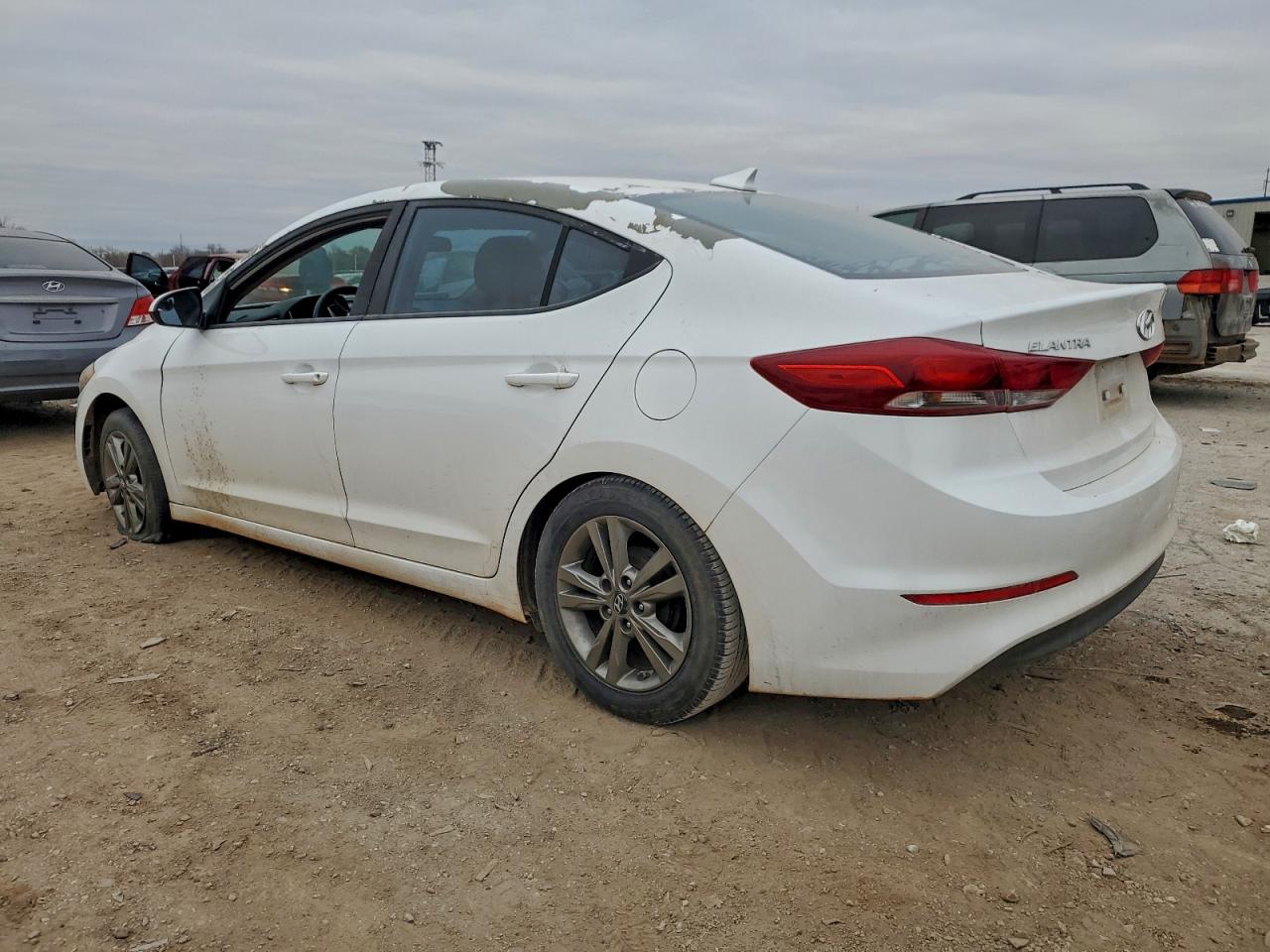 2017 HYUNDAI ELANTRA SE photo 2