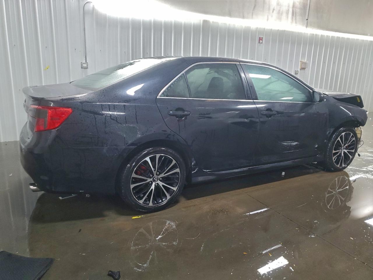 2014 TOYOTA CAMRY L photo 3