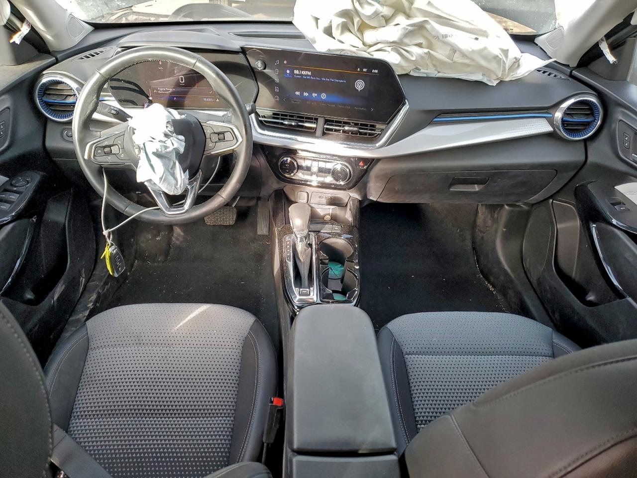 2025 CHEVROLET TRAX 1LT photo 8