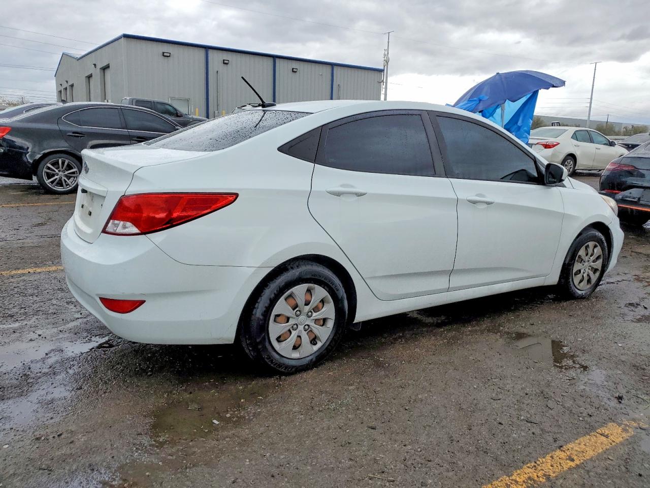 2016 HYUNDAI ACCENT SE photo 3