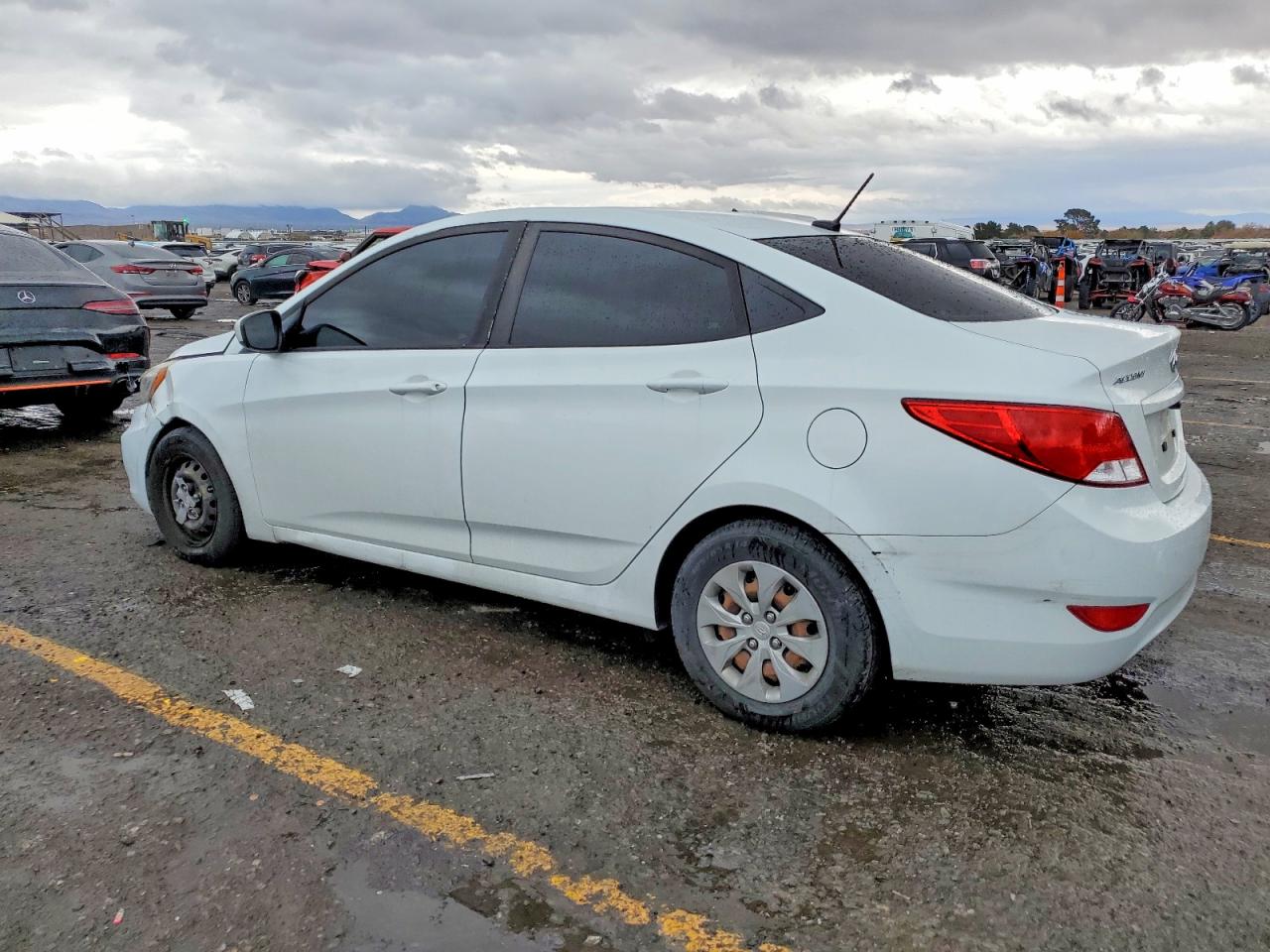 2016 HYUNDAI ACCENT SE photo 2