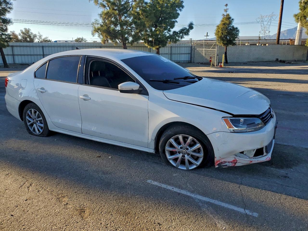 2011 VOLKSWAGEN JETTA SE photo 4