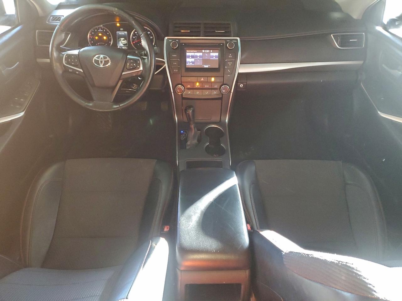 2016 TOYOTA CAMRY LE photo 8