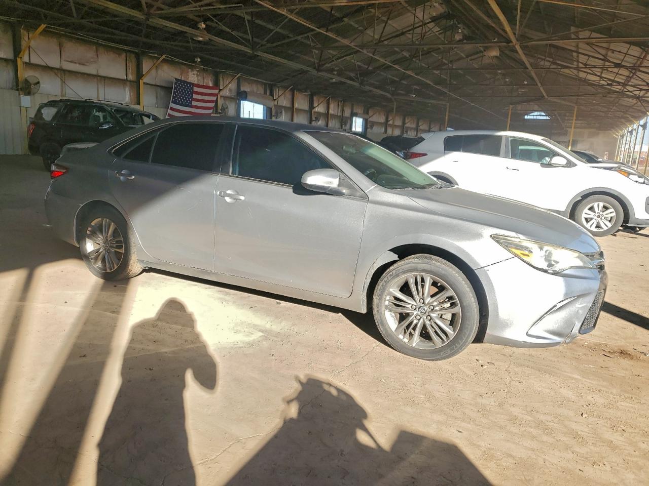 2016 TOYOTA CAMRY LE photo 4