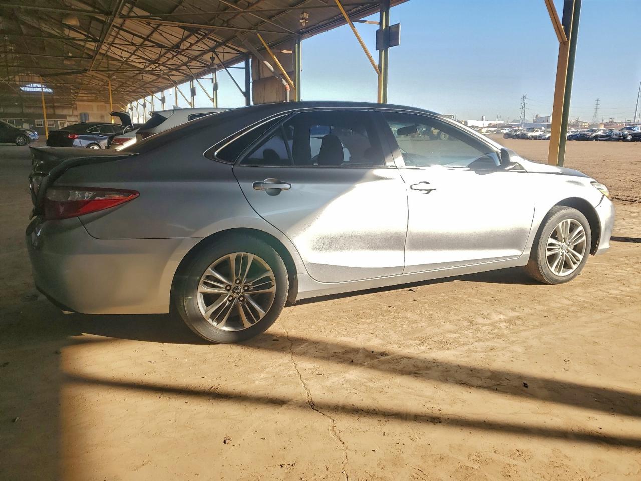 2016 TOYOTA CAMRY LE photo 3