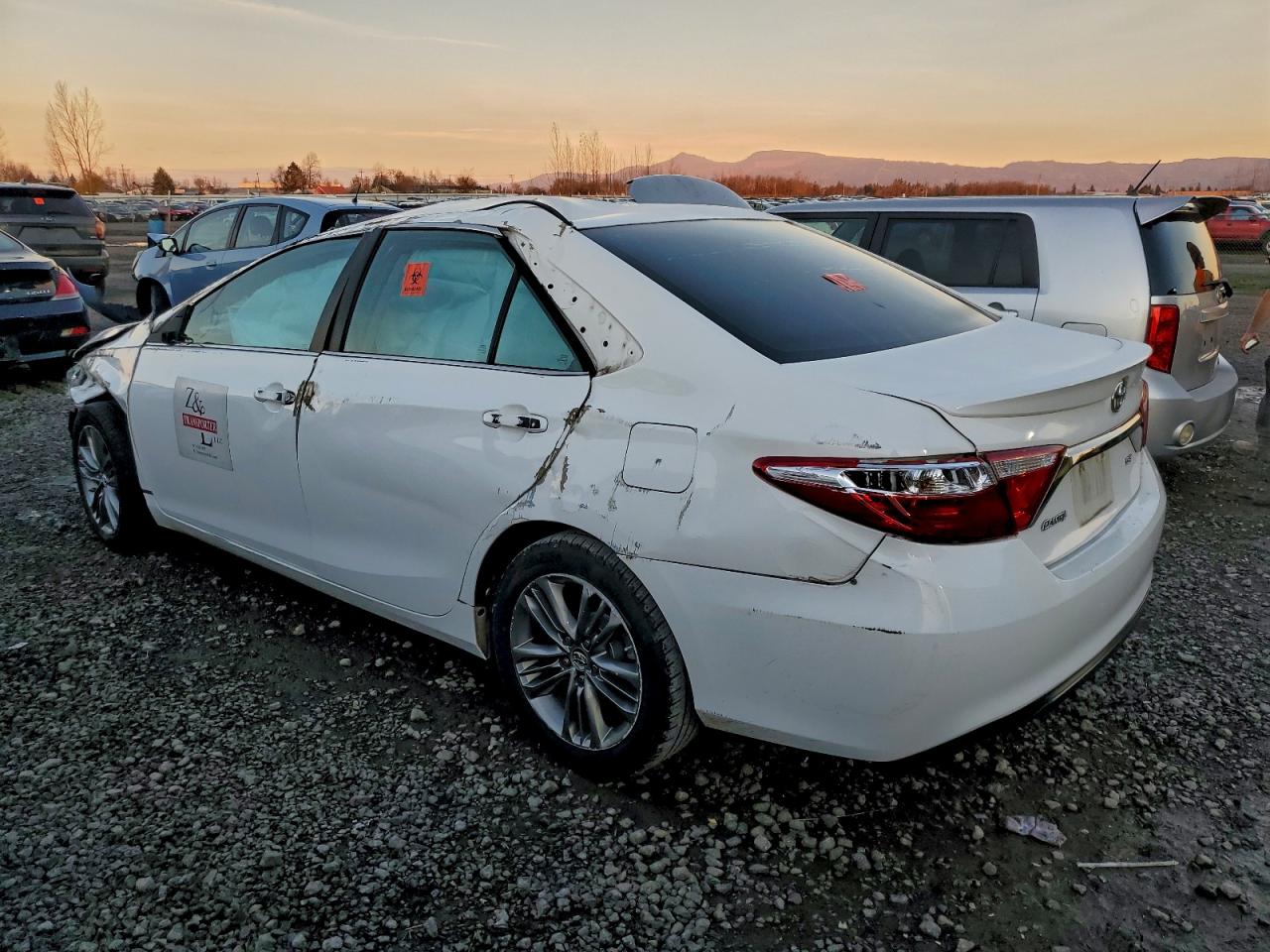 2015 TOYOTA CAMRY LE photo 2