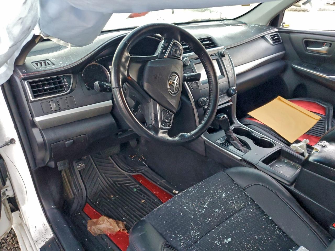 2015 TOYOTA CAMRY LE photo 8