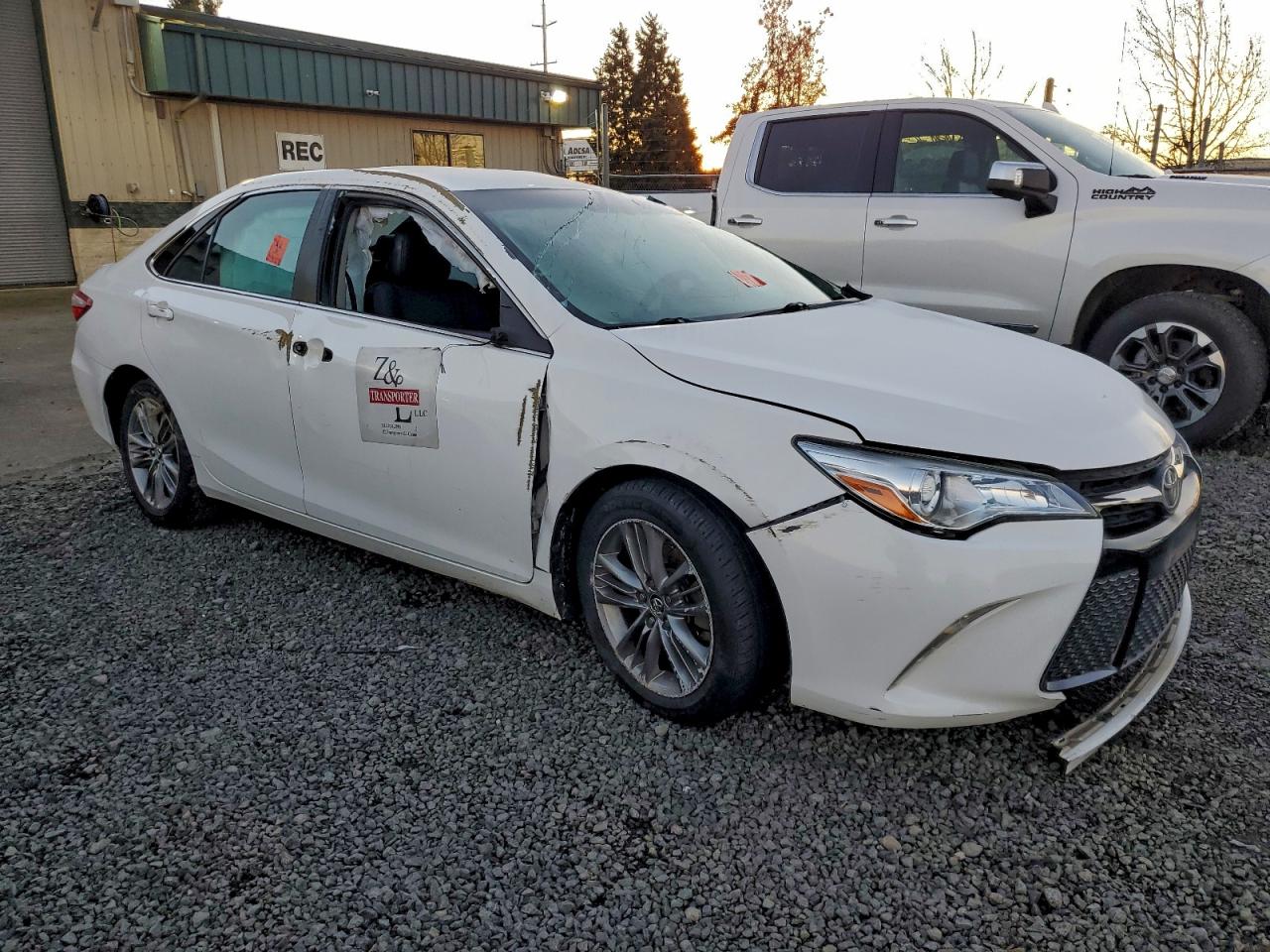 2015 TOYOTA CAMRY LE photo 4