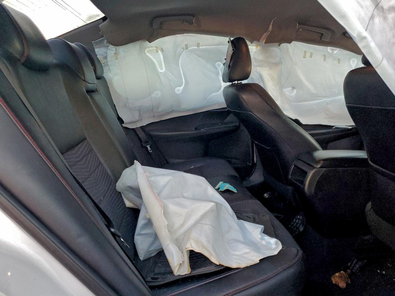 2015 TOYOTA CAMRY LE photo 10