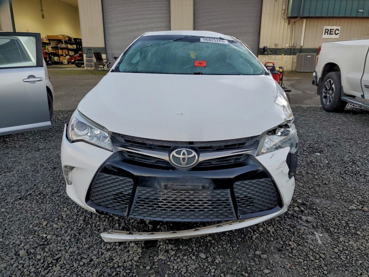 2015 TOYOTA CAMRY LE photo 5