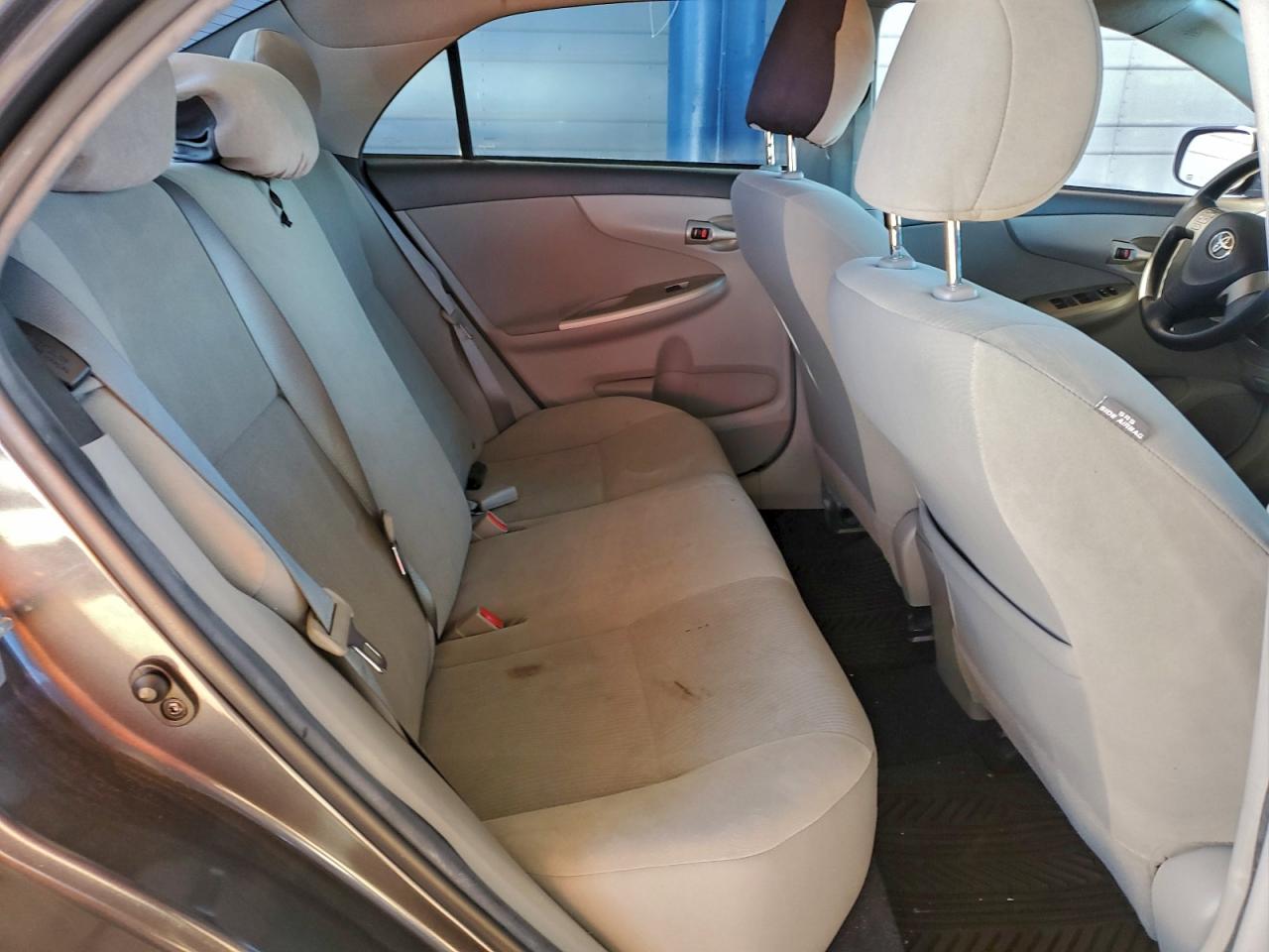 2013 TOYOTA COROLLA LE photo 10
