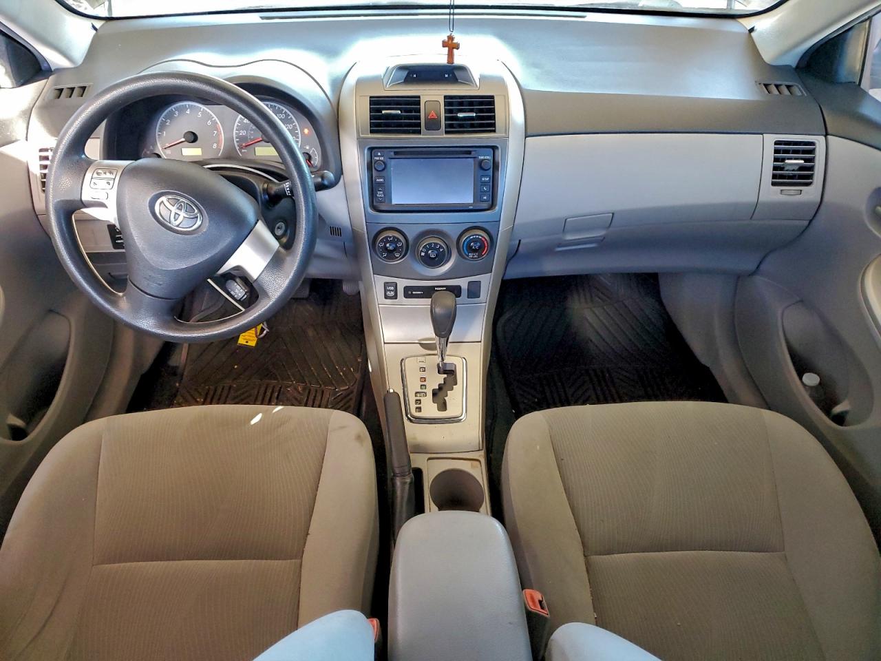 2013 TOYOTA COROLLA LE photo 8