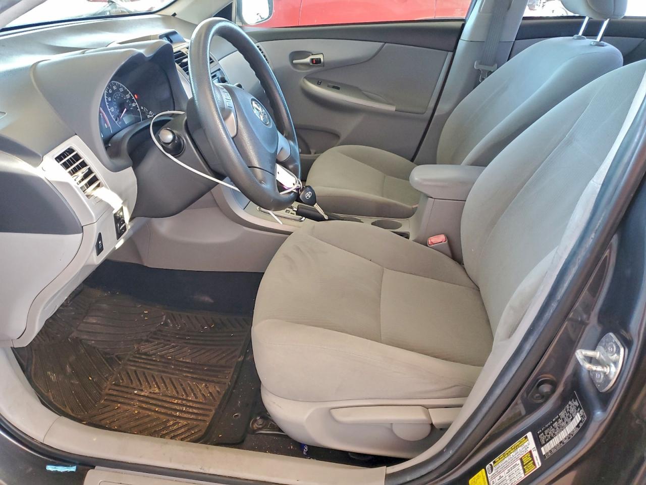 2013 TOYOTA COROLLA LE photo 7