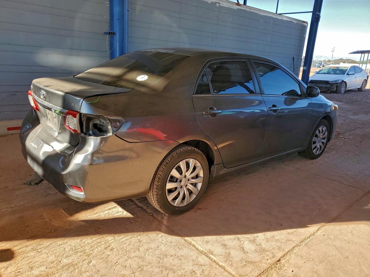 2013 TOYOTA COROLLA LE photo 3