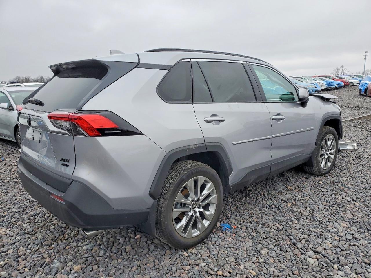 2021 TOYOTA RAV4 XLE PREMIUM photo 3