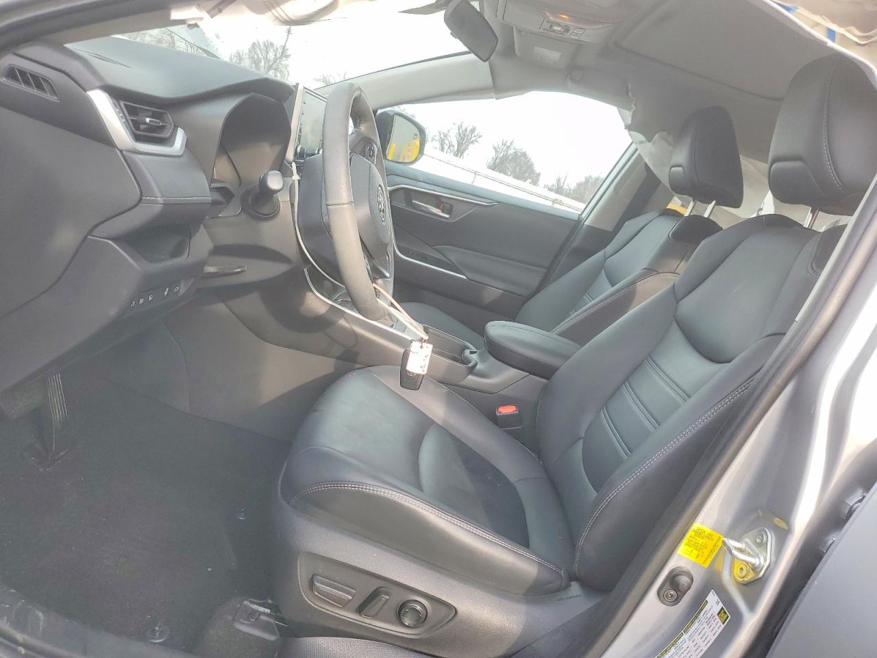 2021 TOYOTA RAV4 XLE PREMIUM photo 7