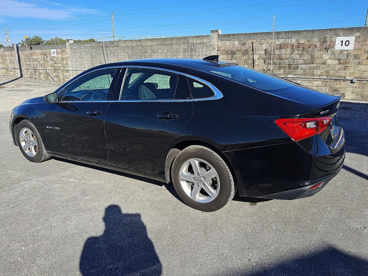 2023 CHEVROLET MALIBU LT photo 2