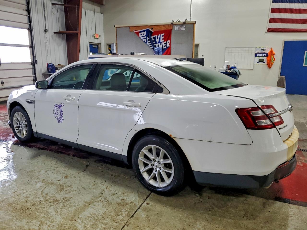 2015 FORD TAURUS SE photo 2