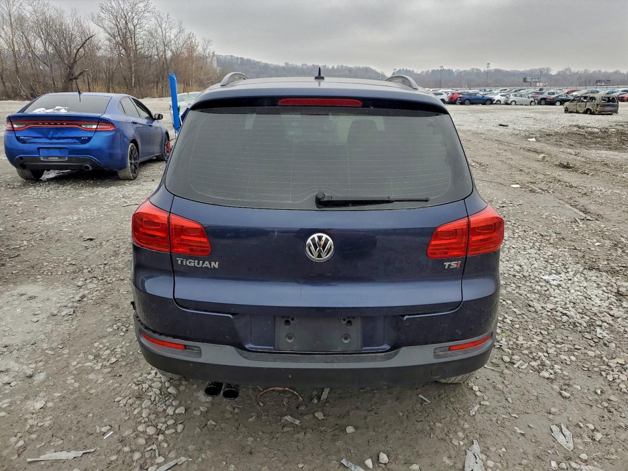 2016 VOLKSWAGEN TIGUAN S photo 6