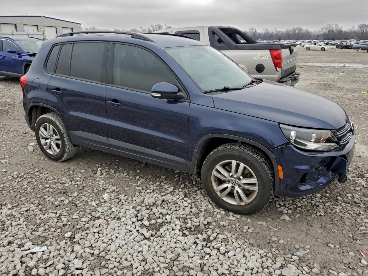 2016 VOLKSWAGEN TIGUAN S photo 4
