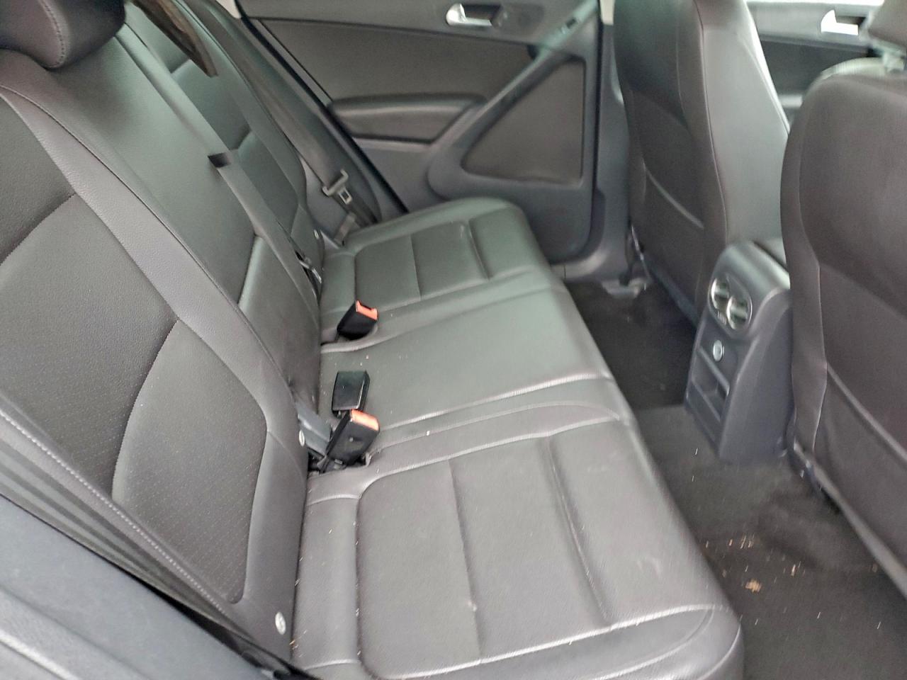 2016 VOLKSWAGEN TIGUAN S photo 10