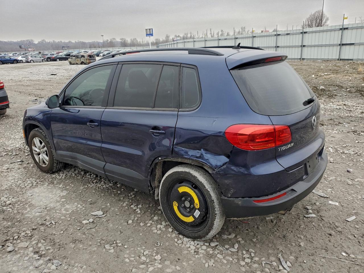 2016 VOLKSWAGEN TIGUAN S photo 2