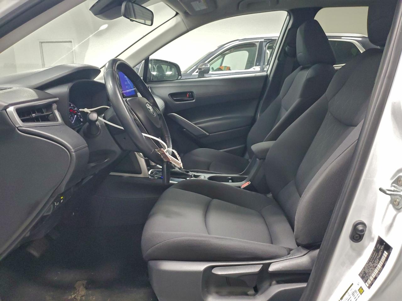 2024 TOYOTA COROLLA CROSS LE photo 7
