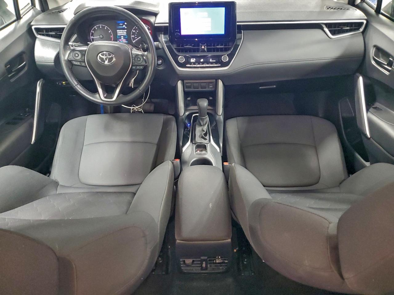 2024 TOYOTA COROLLA CROSS LE photo 8