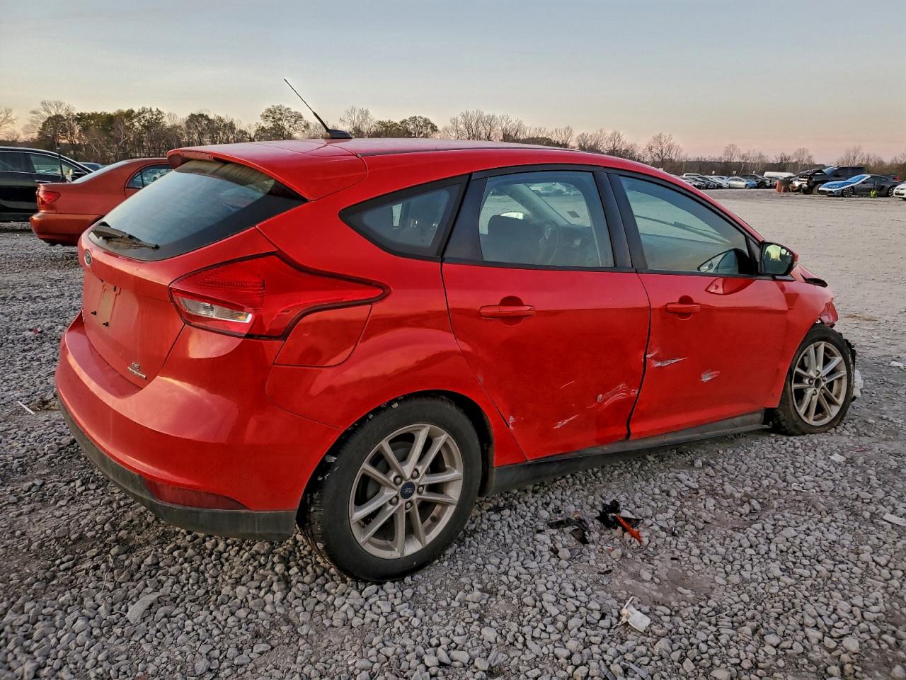 2015 FORD FOCUS SE photo 3