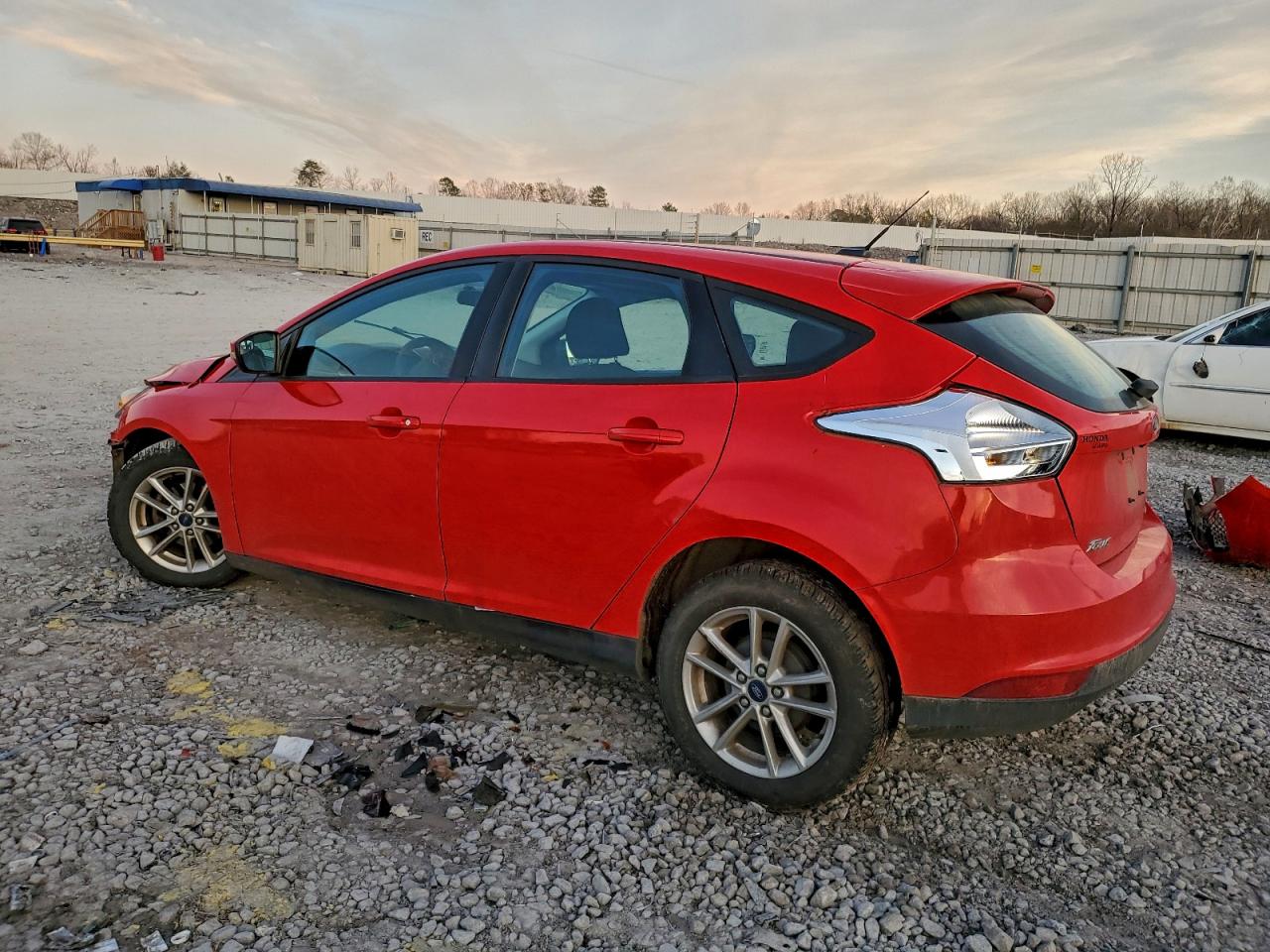 2015 FORD FOCUS SE photo 2