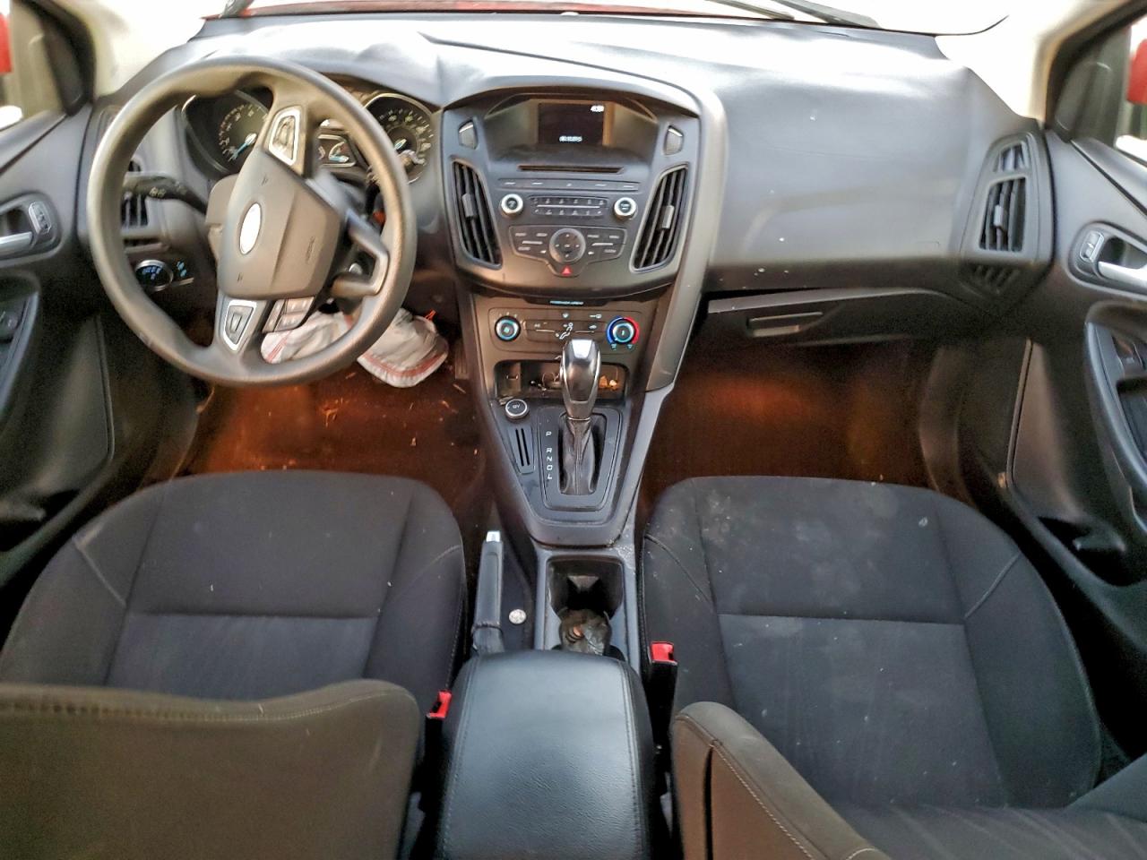 2015 FORD FOCUS SE photo 8
