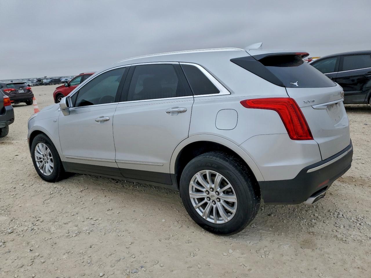 2019 CADILLAC XT5 photo 2