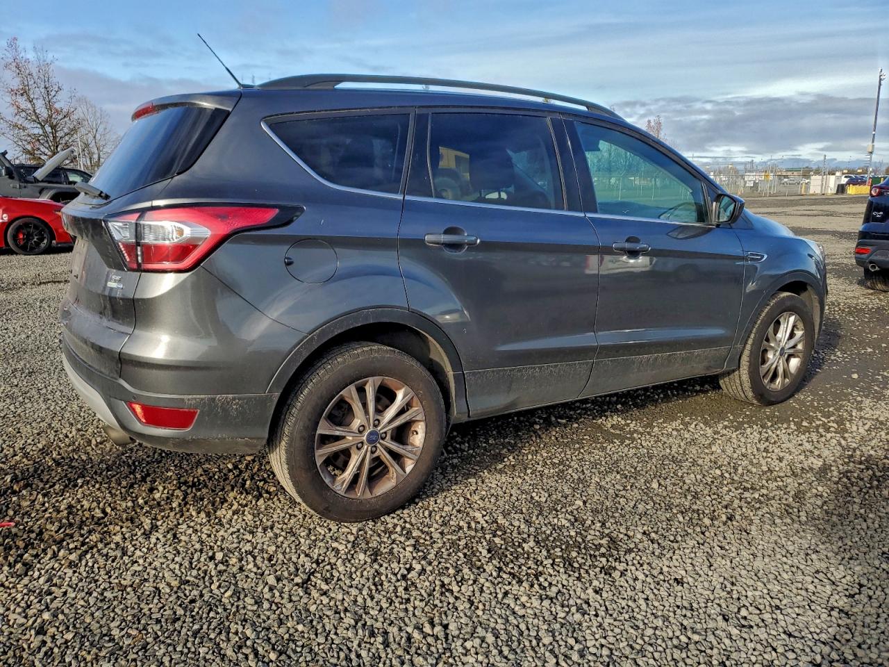 2017 FORD ESCAPE SE photo 3