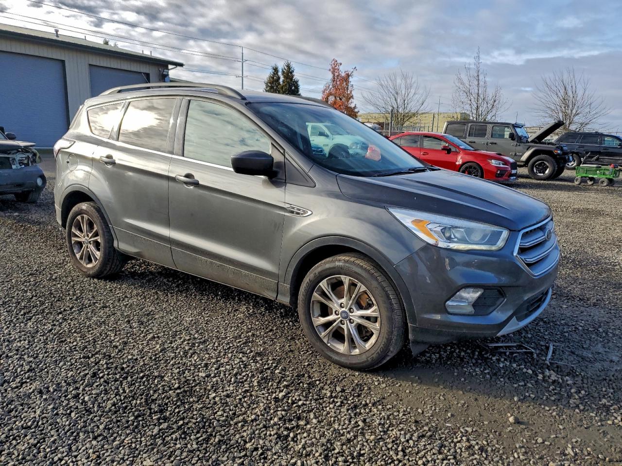2017 FORD ESCAPE SE photo 4