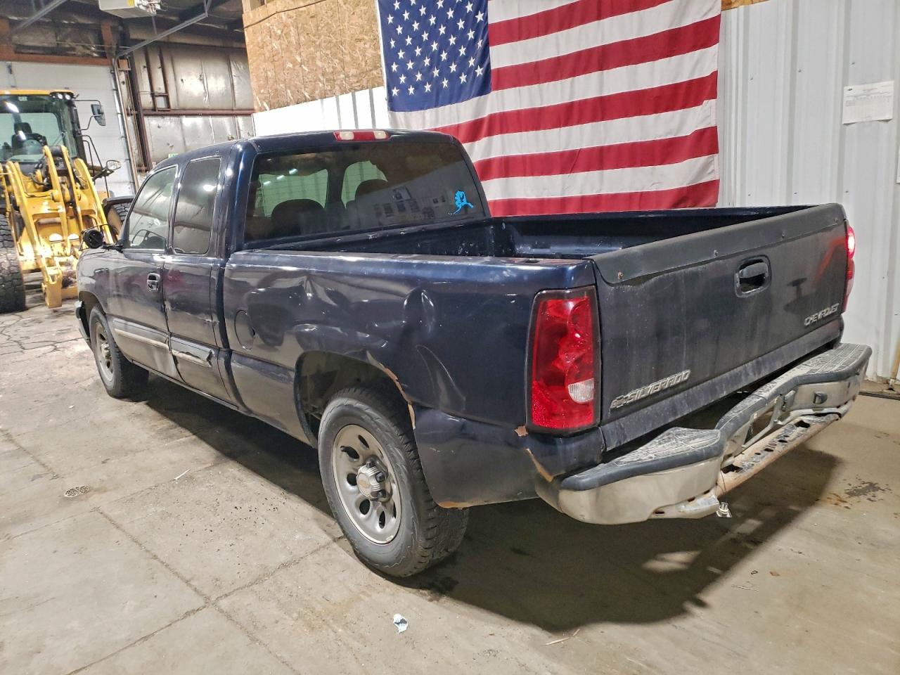 2005 CHEVROLET SILVERADO C1500 photo 2