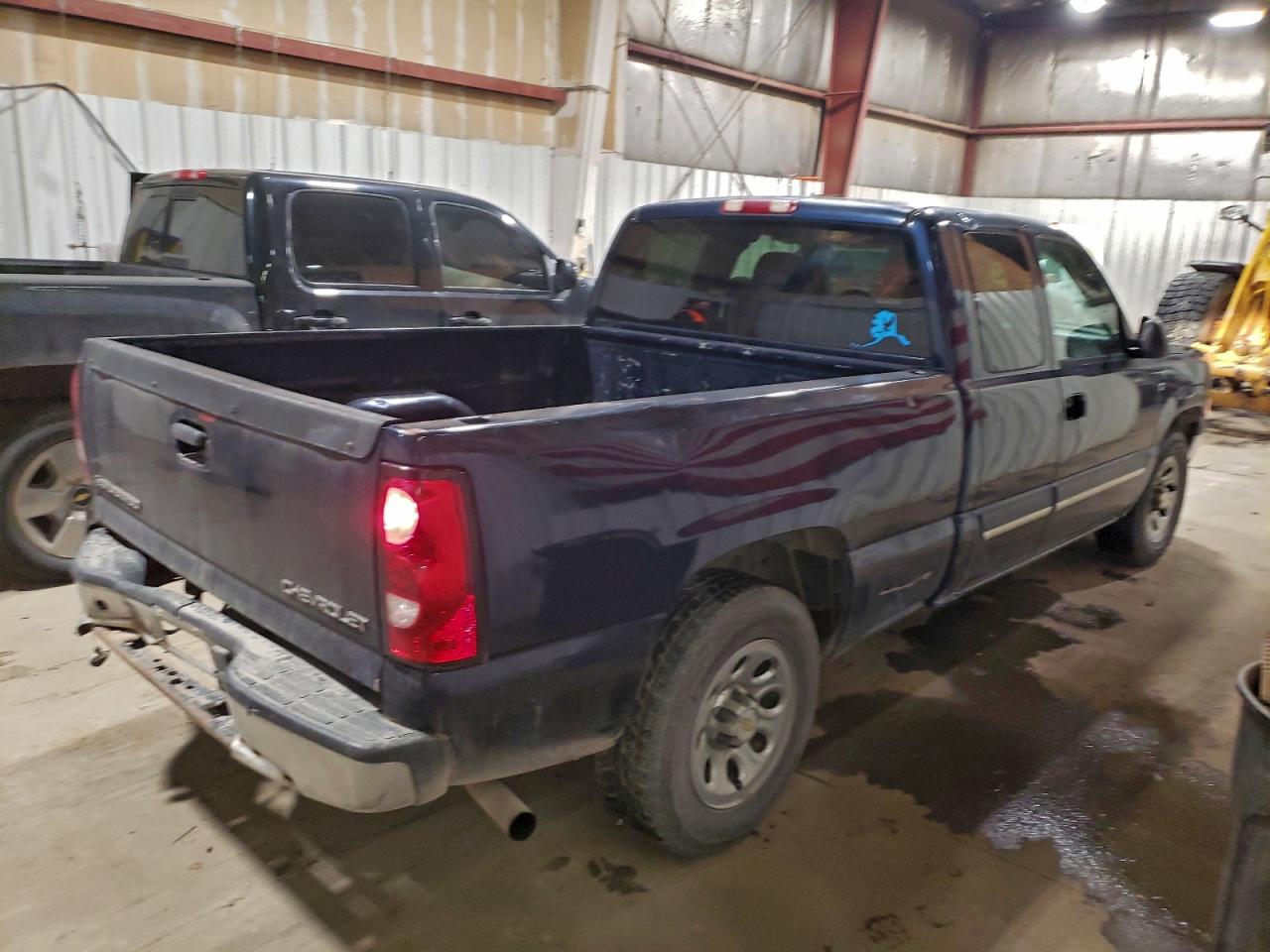 2005 CHEVROLET SILVERADO C1500 photo 3