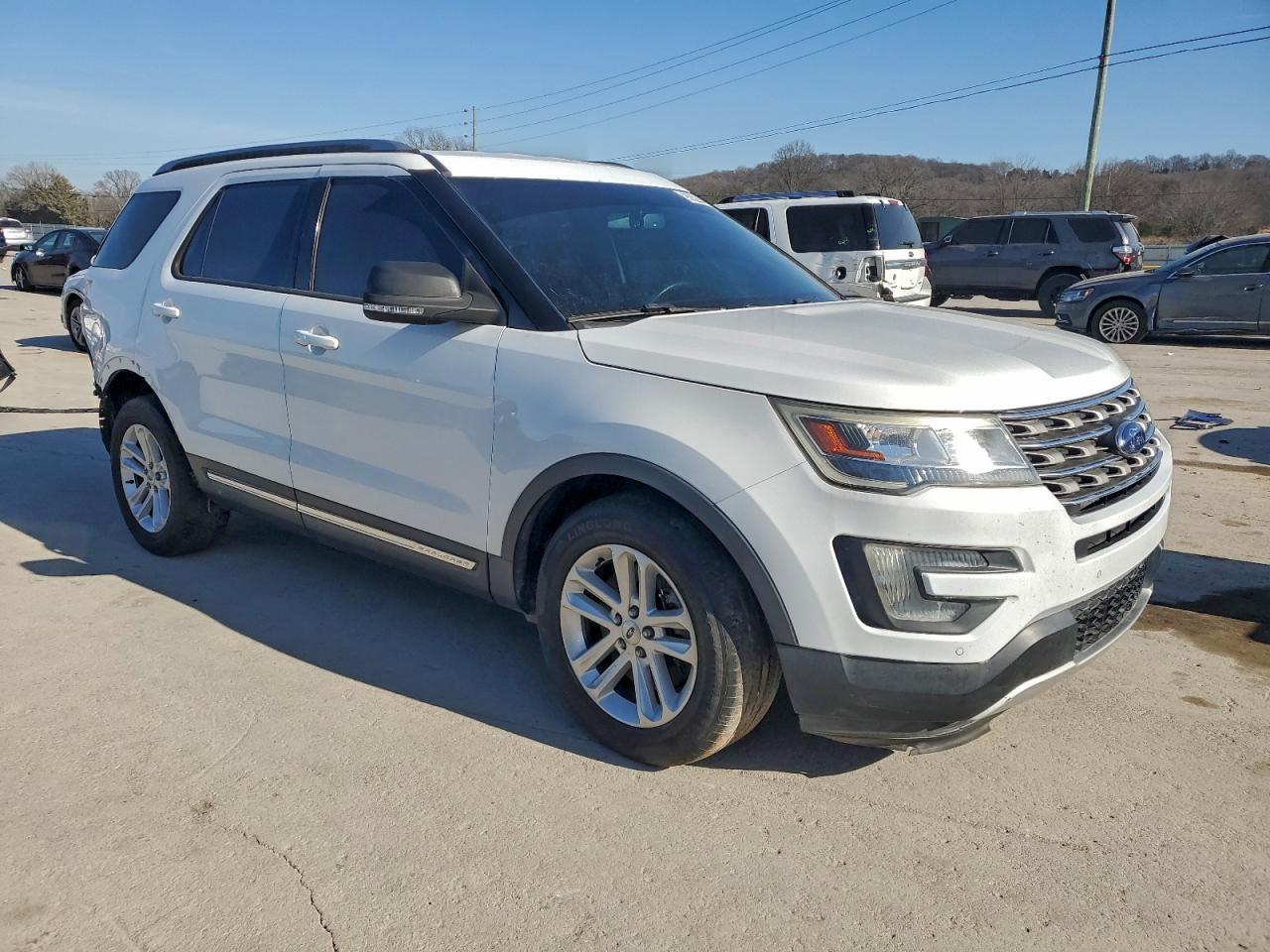 2016 FORD EXPLORER XLT photo 4
