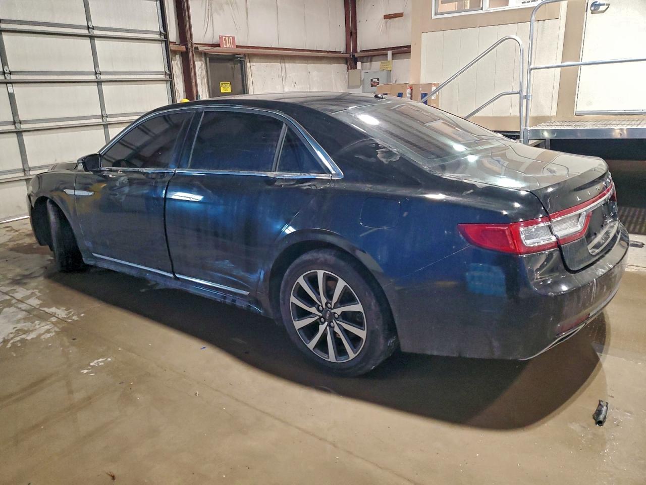 2017 LINCOLN CONTINENTAL photo 2