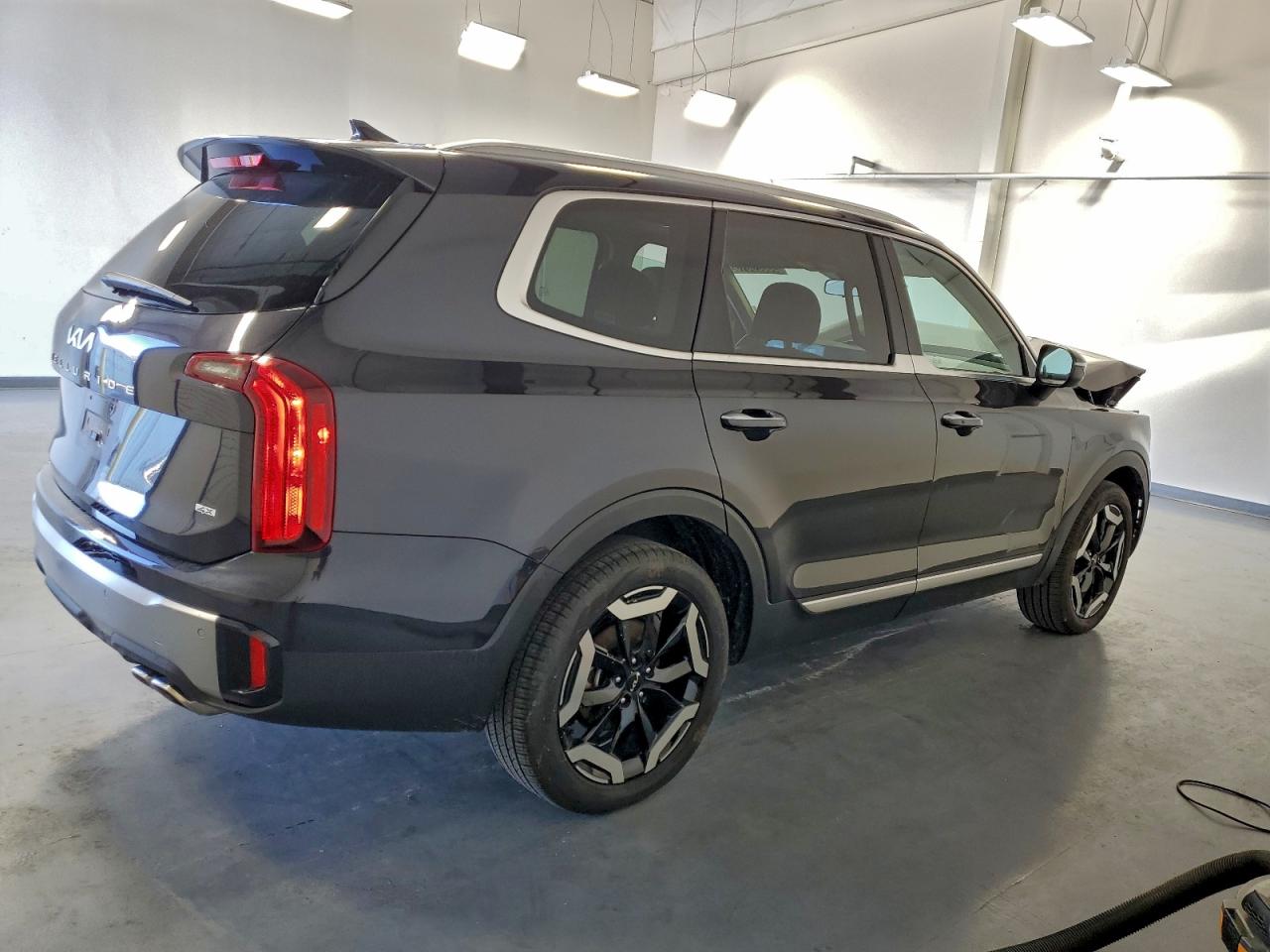 2025 KIA TELLURIDE S photo 3