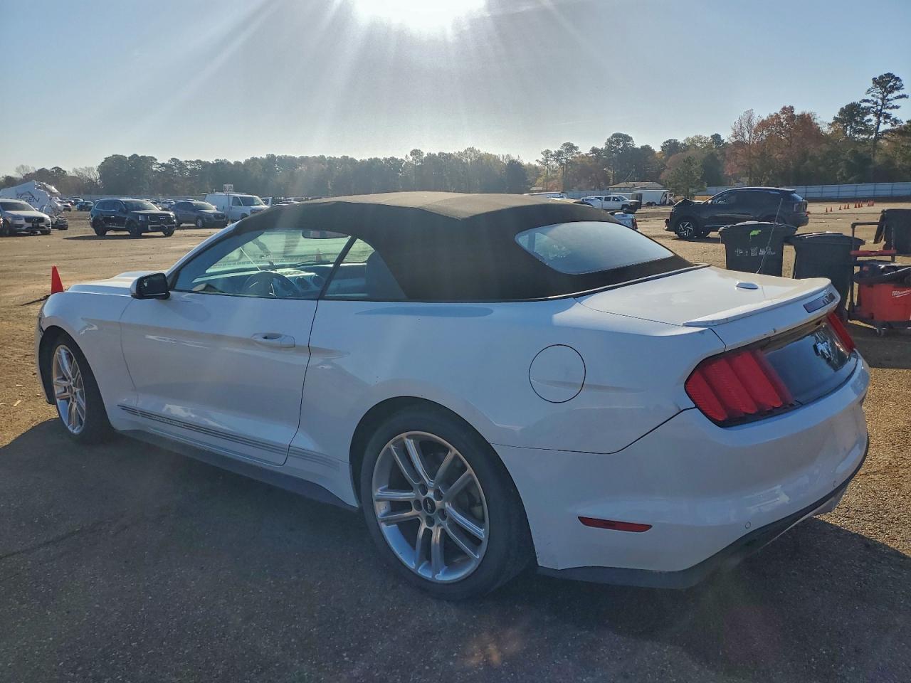 2016 FORD MUSTANG photo 2