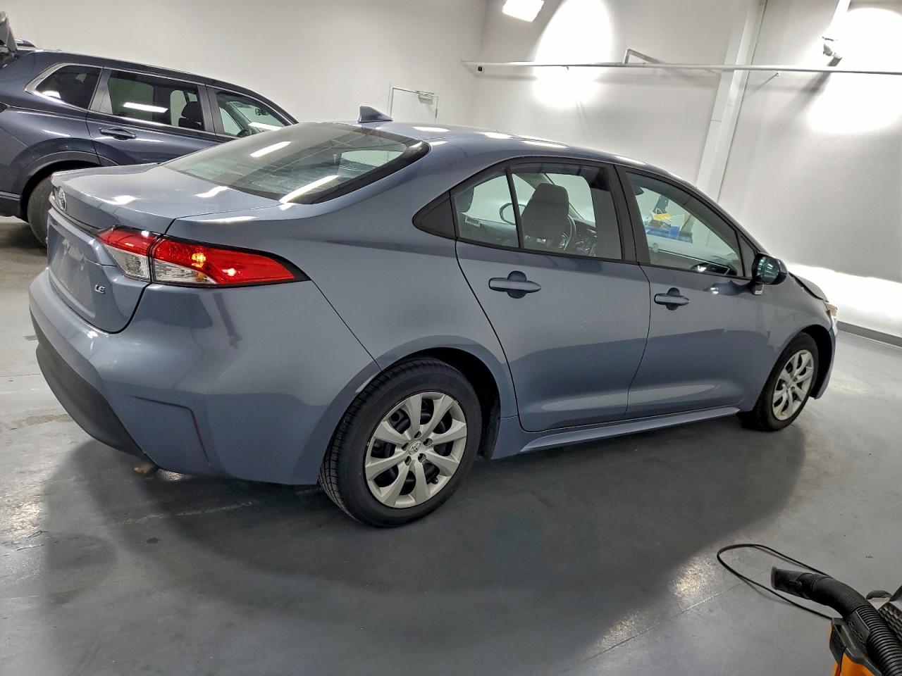 2023 TOYOTA COROLLA LE photo 3