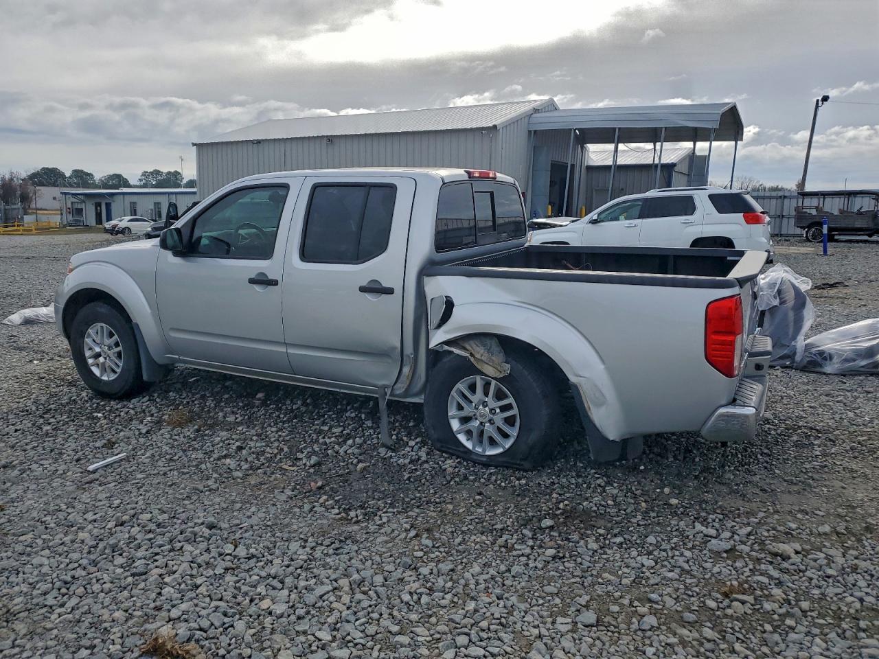 2019 NISSAN FRONTIER S photo 2