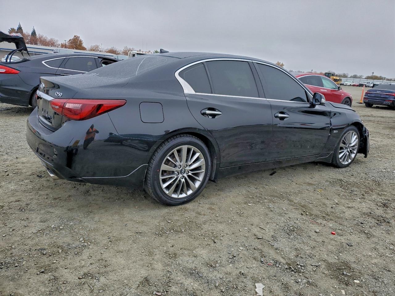 2018 INFINITI Q50 LUXE photo 3