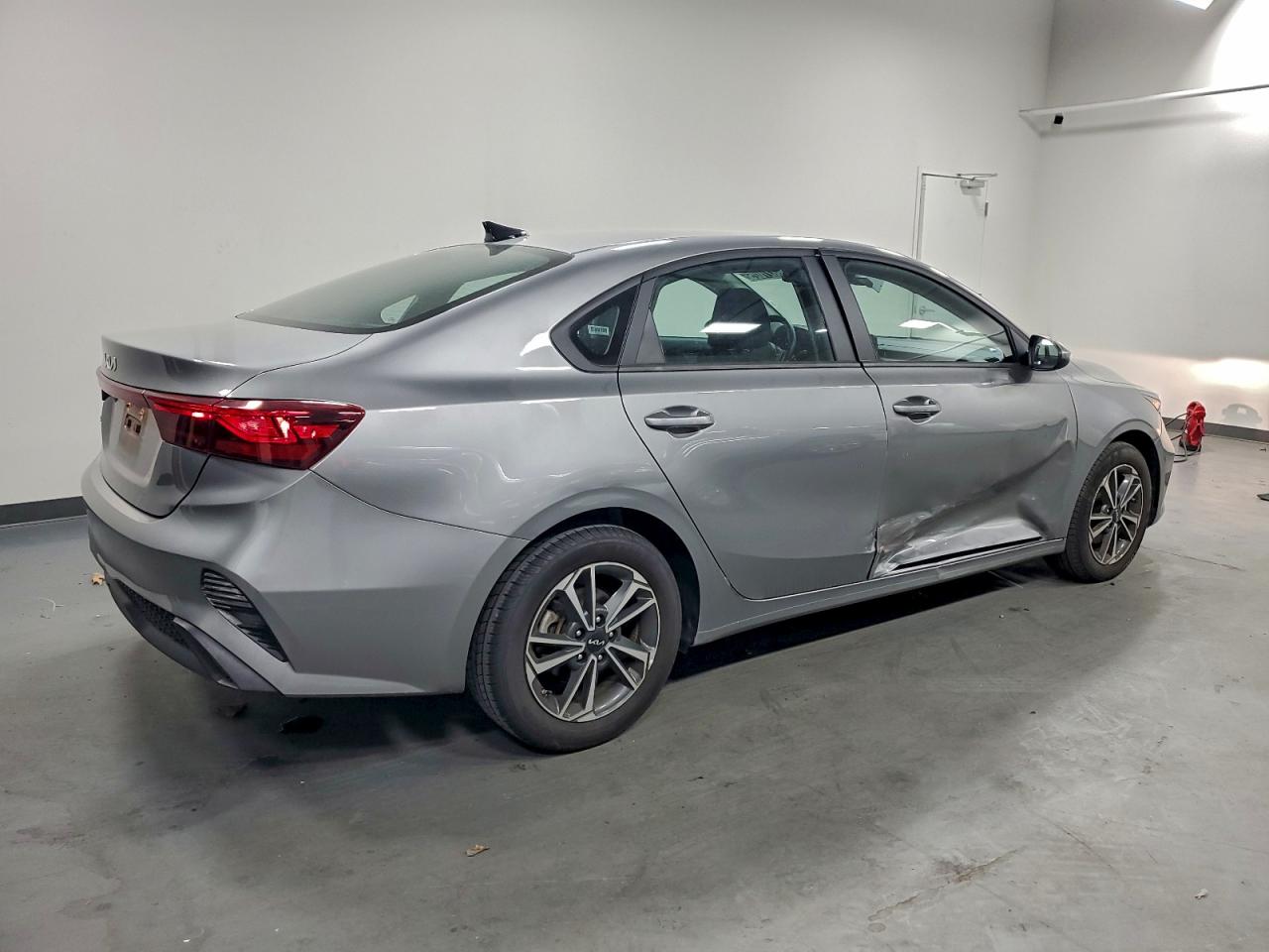 2024 KIA FORTE LX photo 3