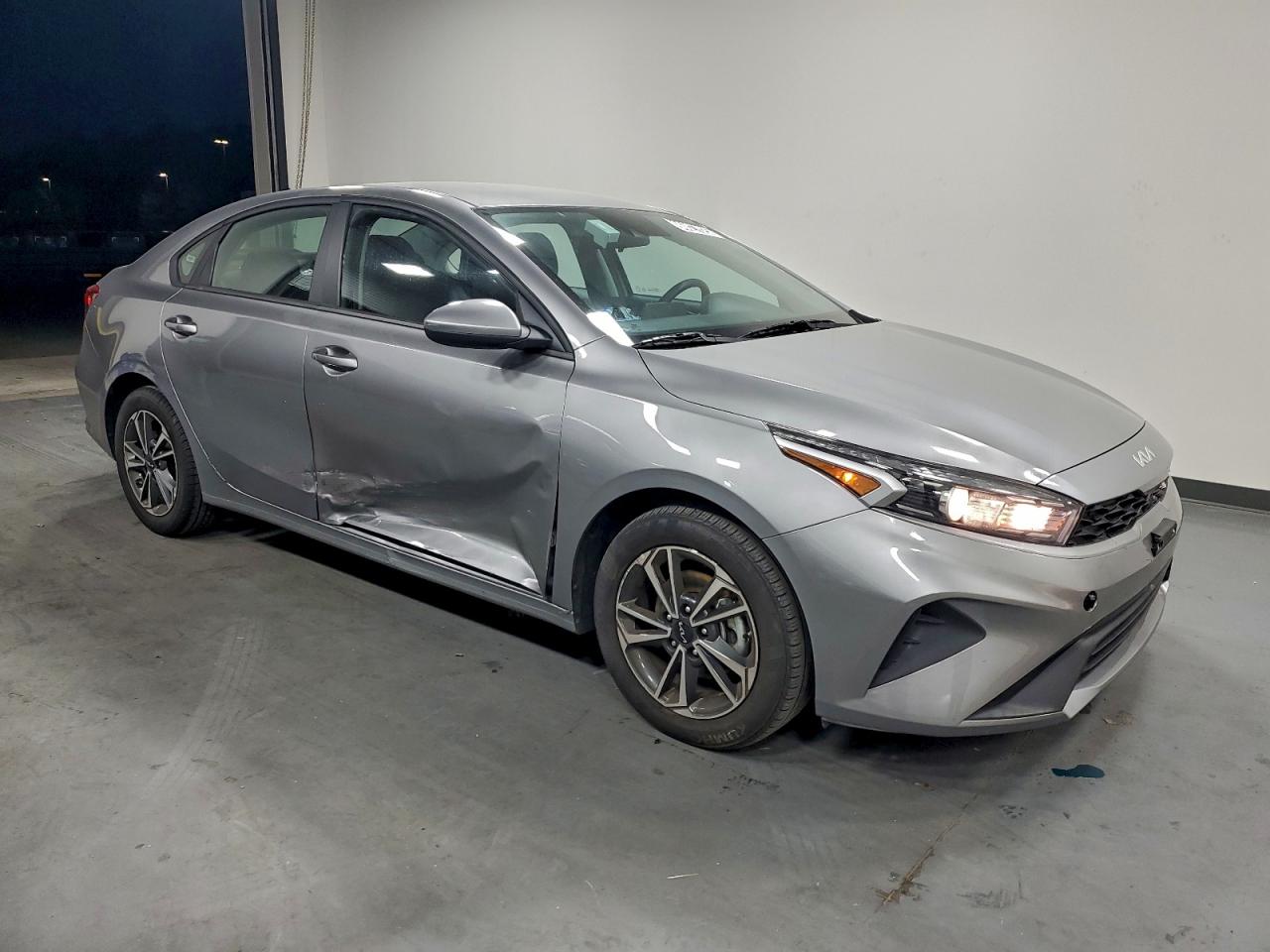 2024 KIA FORTE LX photo 4
