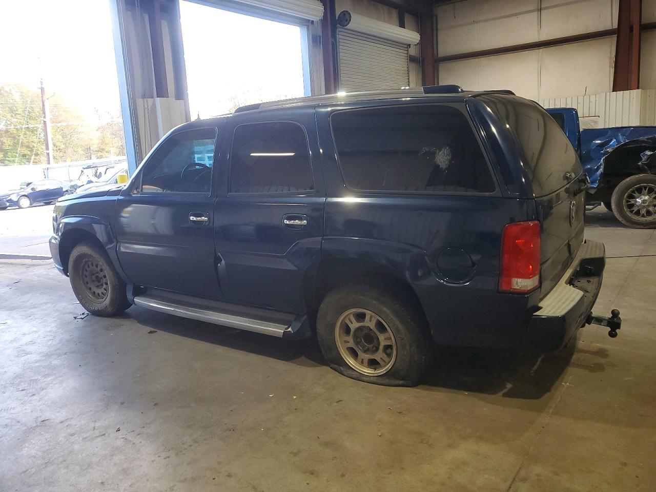 2005 CADILLAC ESCALADE LUXURY photo 2