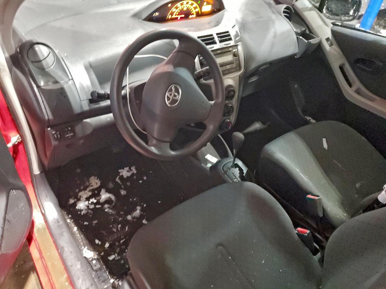 2010 TOYOTA YARIS photo 8