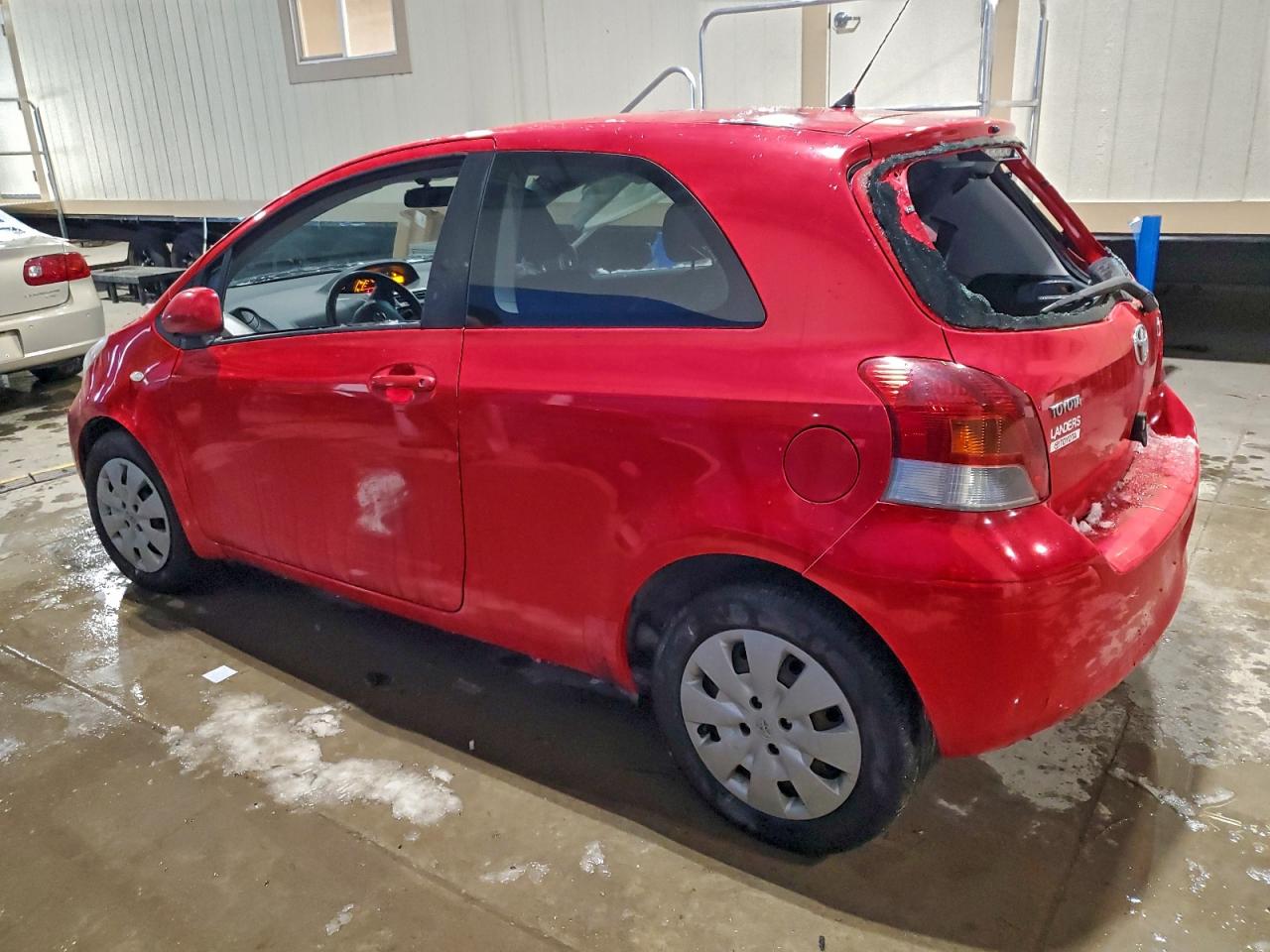 2010 TOYOTA YARIS photo 2