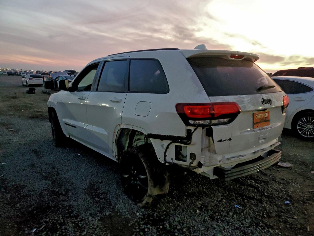 2020 JEEP GRAND CHEROKEE LAREDO photo 2