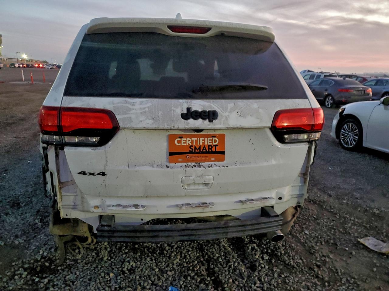 2020 JEEP GRAND CHEROKEE LAREDO photo 6
